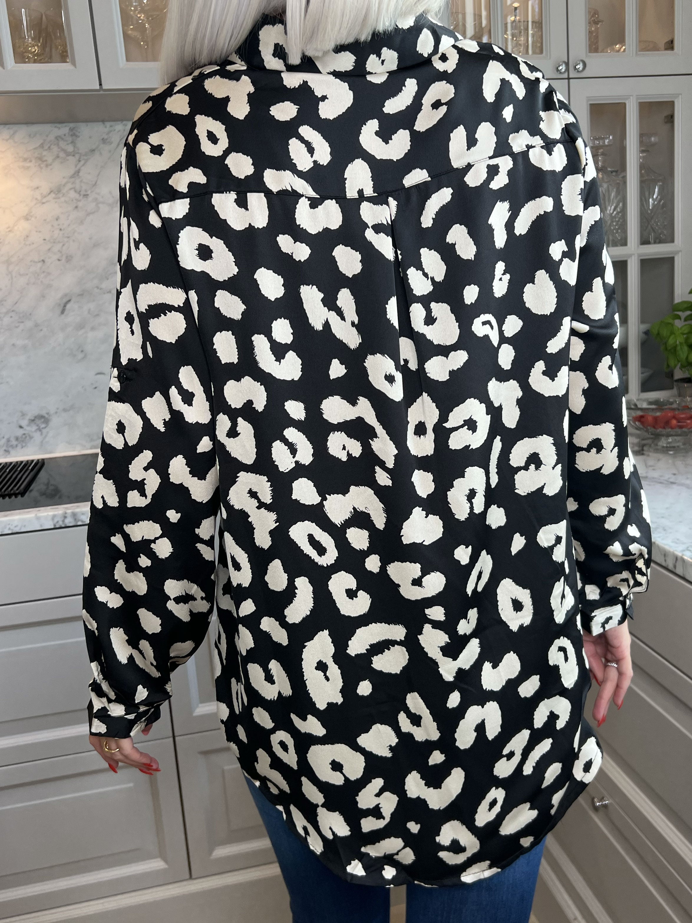 Fadia - Söt leopardskjorta i sidenlook